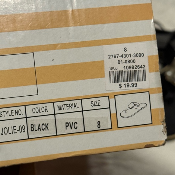 NEW Wild Diva Black Sandals with Large Gemstone - Picture 3 of 3